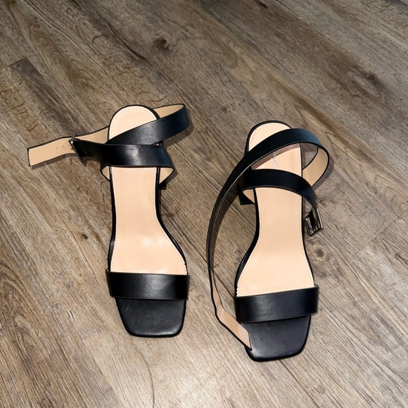 Qupid • Kancy Ankle Strap Heeled Sandals - Picture 3 of 8